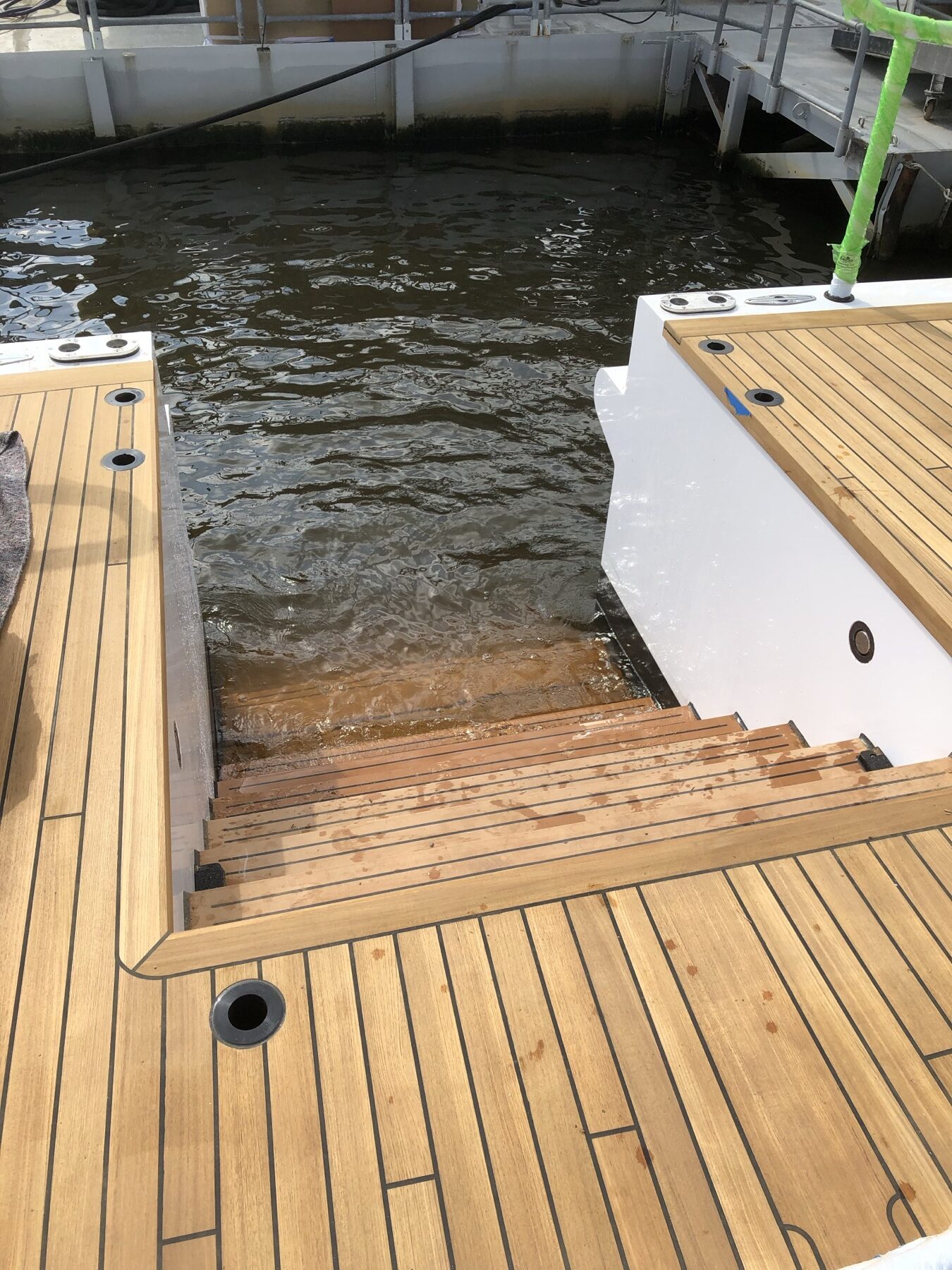 Schwenkbare Badetreppe 180°